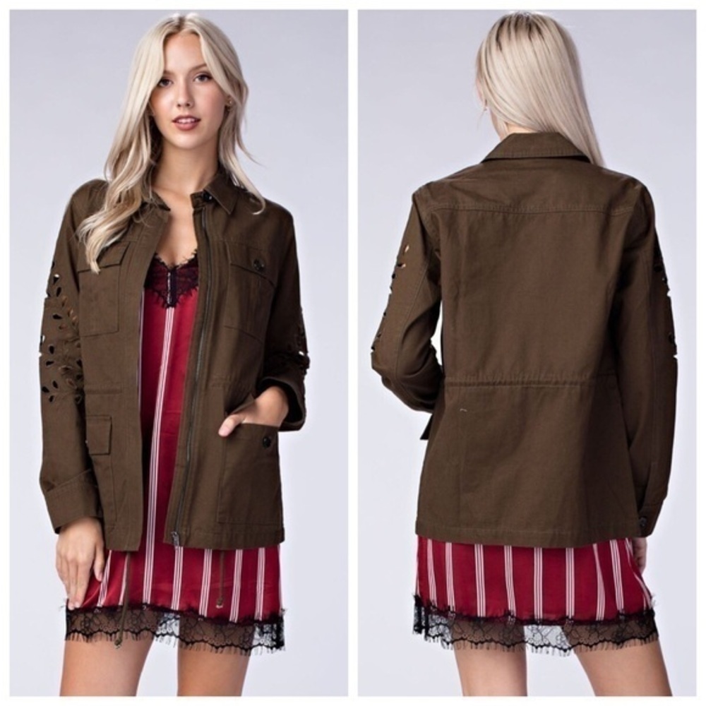 🆕Jacket w/detailed sleeves